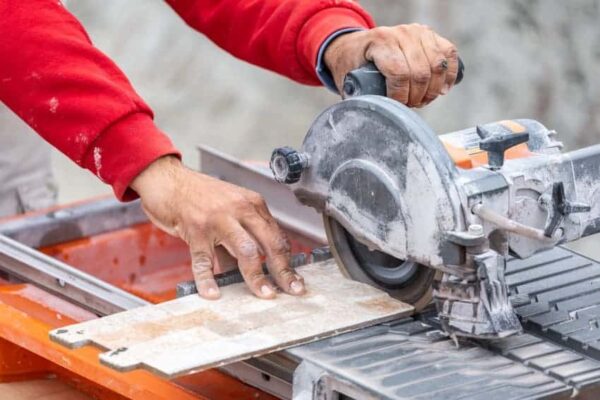 Cómo cortar un azulejo de forma segura Herramientas Bazarot